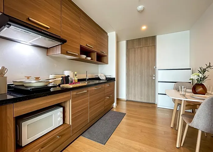 250 M To Bts L Spacious 42 Sqm L Pool And Steam Bangkok