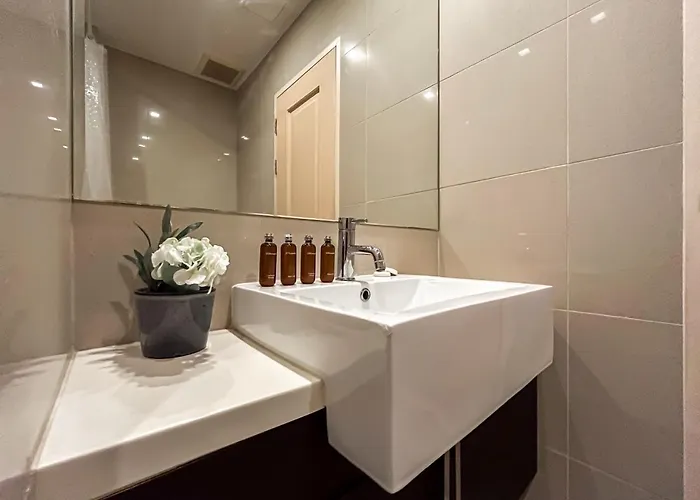 250 M To Bts L Spacious 42 Sqm L Pool And Steam Bangkok